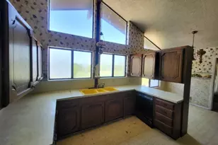 306 Wade St, Olney, TX 76374 - Photo 9