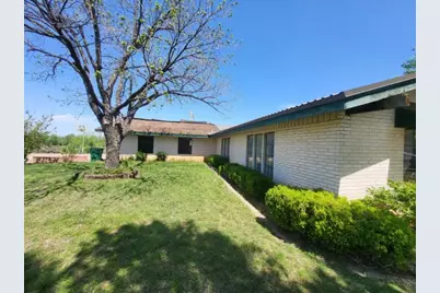 306 Wade Street, Olney, TX 76374 - Photo 3