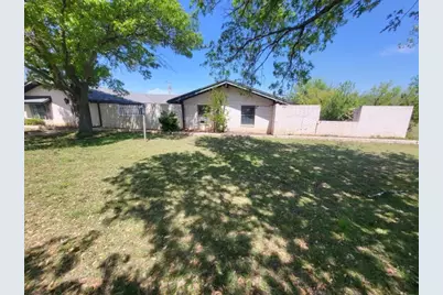 306 Wade Street, Olney, TX 76374 - Photo 1