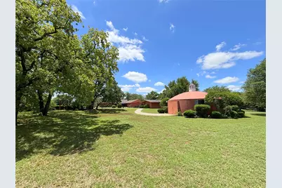 905 Bennett Drive, Bowie, TX 76230 - Photo 9