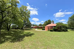 905 Bennett Dr, Bowie, TX 76230 - Photo 9