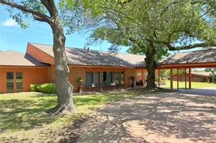 905 Bennett Dr, Bowie, TX 76230 - Photo 3