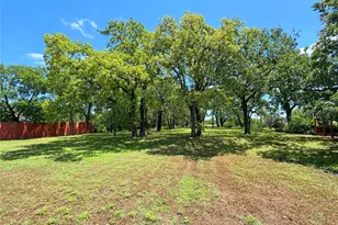 905 Bennett Dr, Bowie, TX 76230 - Photo 11