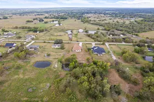 1085 Country Ln, Oak Ridge, TX 75142 - Photo 31