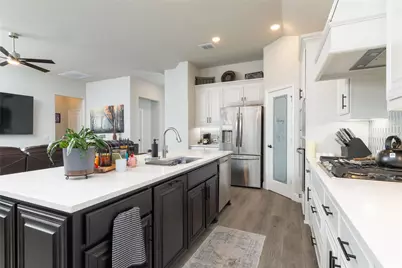 513 Livia Street, Burleson, TX 76028 - Photo 9