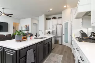 513 Livia St, Burleson, TX 76028 - Photo 9