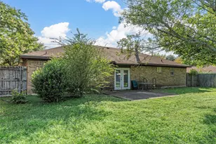 300 Travis Ln, Hewitt, TX 76643 - Photo 5