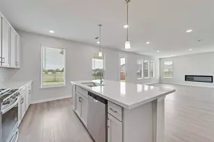 808 Hayes Ct, Crowley, TX 76036 - Photo 5