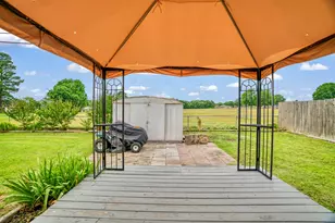 215 NE 32nd St, Paris, TX 75460 - Photo 5