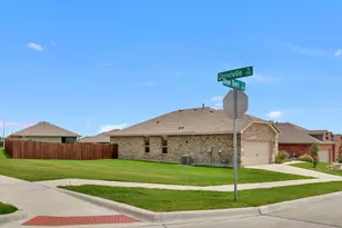 9752 New Bern Dr, Fort Worth, TX 76108 - Photo 3