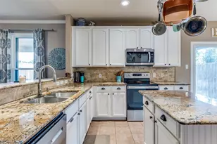 1328 Castlegar Ln, Fort Worth, TX 76247 - Photo 11