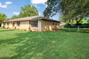 1050 35th St NE, Paris, TX 75462 - Photo 17