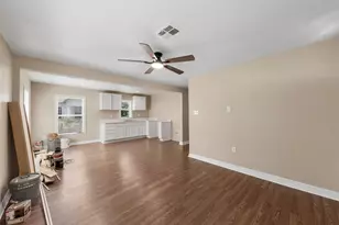 700 N Gresham St, Marlin, TX 76661 - Photo 3