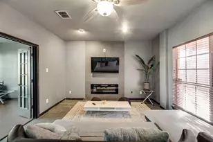 4547 Buckingham Dr, Grand Prairie, TX 75052 - Photo 3