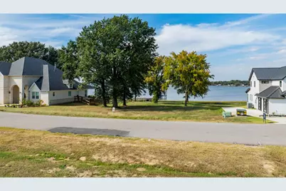 32 Shoreline Drive, Mabank, TX 75143 - Photo 11