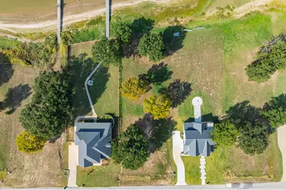 32 Shoreline Drive, Mabank, TX 75143 - Photo 3