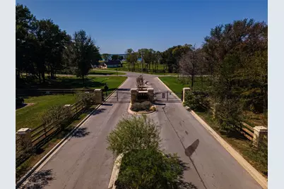 32 Shoreline Drive, Mabank, TX 75143 - Photo 1