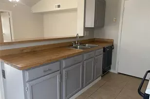 2425 Limestone Dr, Arlington, TX 76014 - Photo 5