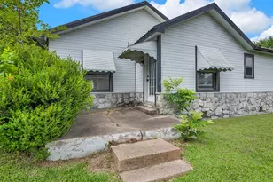 820 Lipscomb St, Bonham, TX 75418 - Photo 3