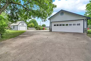 820 Lipscomb St, Bonham, TX 75418 - Photo 29