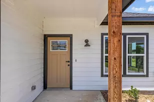 1609 E Bluff St, Fort Worth, TX 76102 - Photo 3