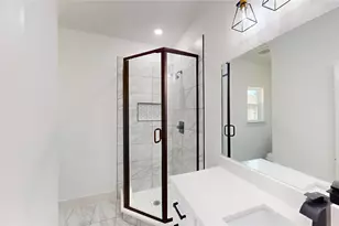 226 SW 4th St, Grand Prairie, TX 75051 - Photo 21