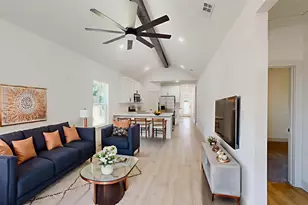 226 SW 4th St, Grand Prairie, TX 75051 - Photo 7