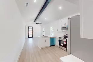 226 SW 4th St, Grand Prairie, TX 75051 - Photo 9