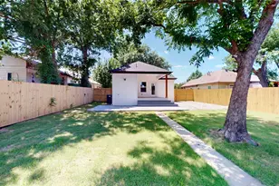 226 SW 4th St, Grand Prairie, TX 75051 - Photo 33