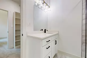 226 SW 4th St, Grand Prairie, TX 75051 - Photo 15