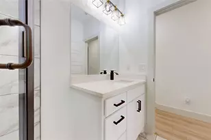 226 SW 4th St, Grand Prairie, TX 75051 - Photo 23