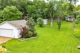 8928 Aldwick Cir, Dallas, TX 75238 - Photo 33