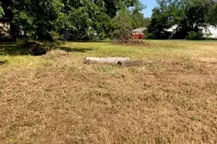 812 W 7th St, Bonham, TX 75418 - Photo 17