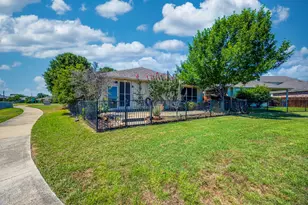 424 Baverton Ln, Fort Worth, TX 76052 - Photo 31