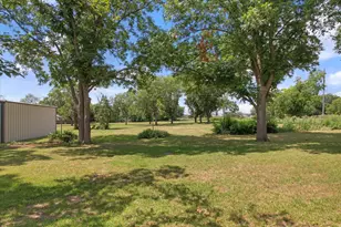 713 E Peel St, Pilot Point, TX 76258 - Photo 25