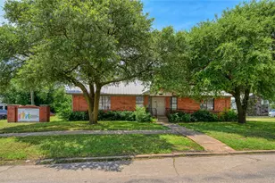 220 S Elm St, Sherman, TX 75090 - Photo 1