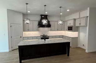 192 Lakeview Cir, Pilot Point, TX 76258 - Photo 5