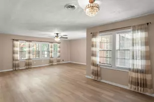 414 W Doyle St, Granbury, TX 76048 - Photo 17