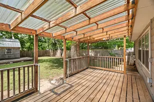 414 W Doyle St, Granbury, TX 76048 - Photo 7