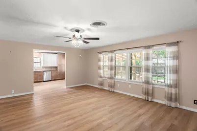 414 W Doyle Street, Granbury, TX 76048 - Photo 15