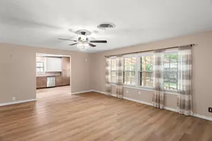 414 W Doyle St, Granbury, TX 76048 - Photo 15