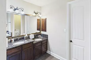 2407 Laguna Ln, Arlington, TX 76012 - Photo 13