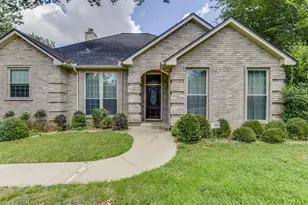 4901 Hidden Oaks Ln, Arlington, TX 76017 - Photo 1