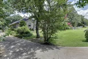 4901 Hidden Oaks Ln, Arlington, TX 76017 - Photo 35