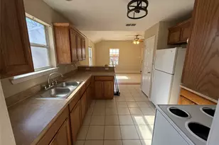 900 Reese Ln, Azle, TX 76020 - Photo 9