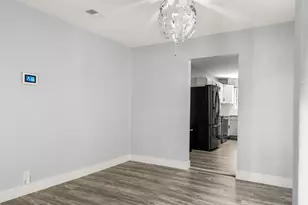 316 S Sargent St, Fort Worth, TX 76103 - Photo 11