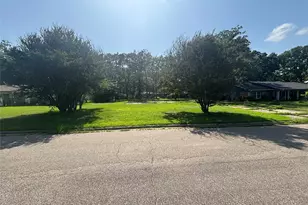 130 45th St SW, Paris, TX 75460 - Photo 1