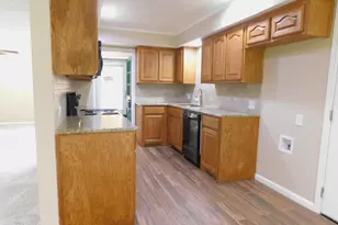 1301 Doncaster St, Irving, TX 75062 - Photo 9