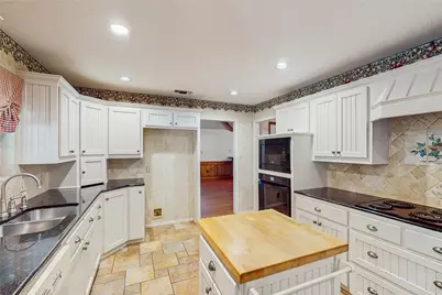 917 Hillside Drive, Lewisville, TX 75077 - Photo 11