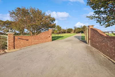 11410 Massey Road, Pilot Point, TX 76258 - Photo 13